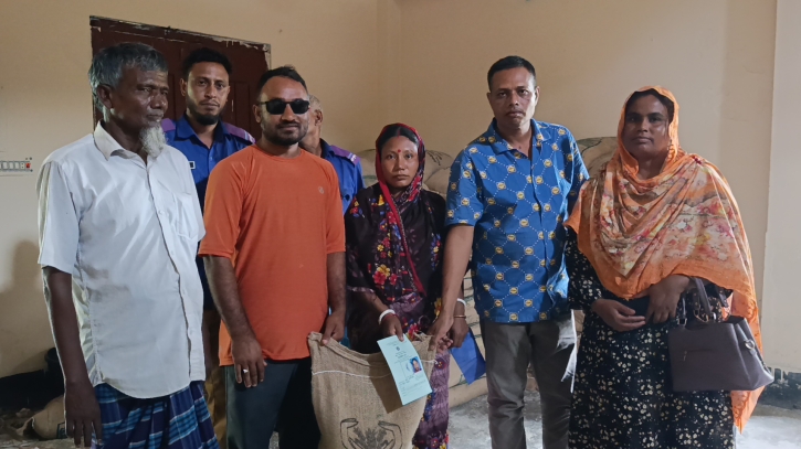 দেউলী ইউনিয়ন পরিষদে ভিজিএফের চাল বিতরণ